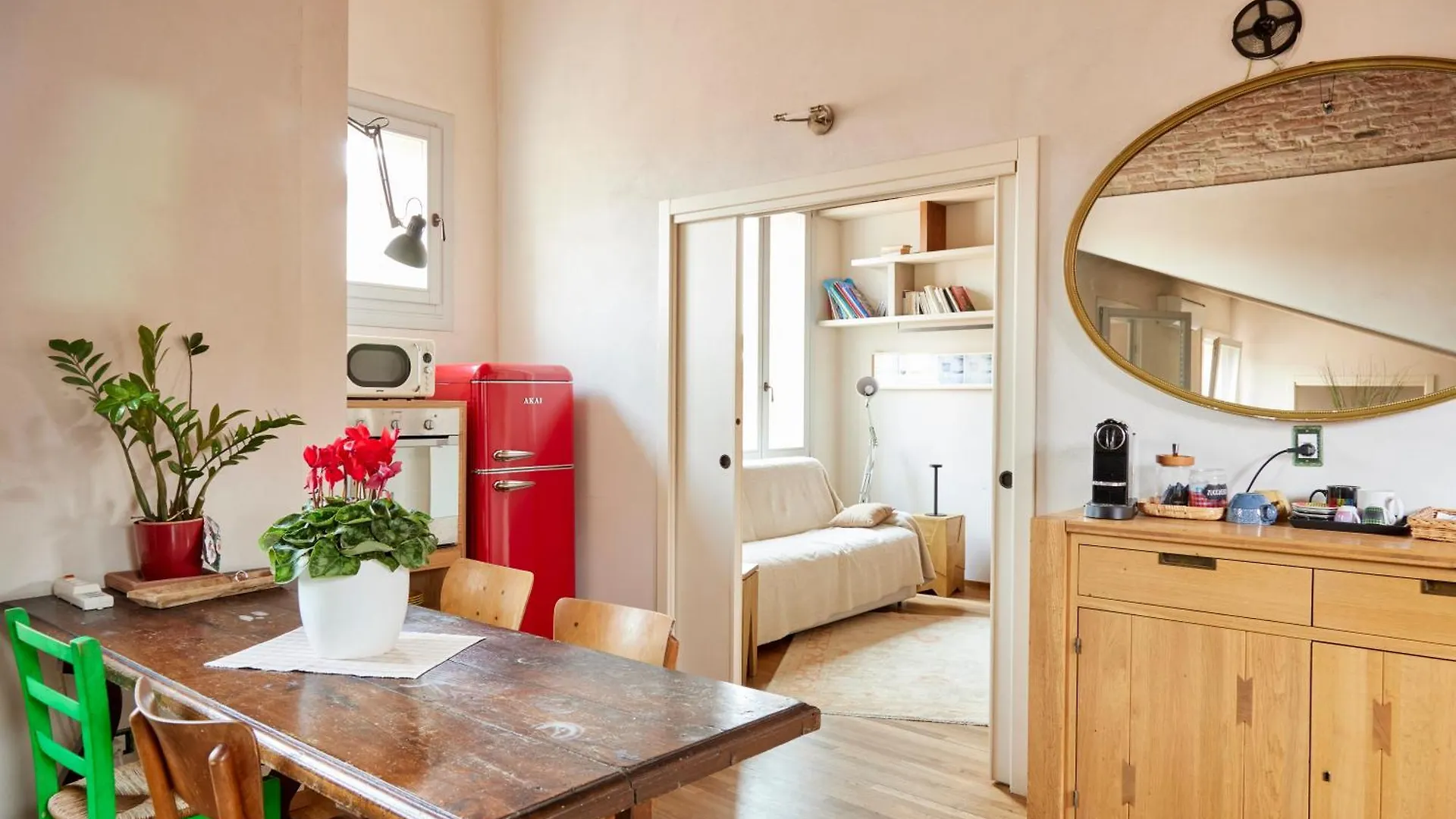 Bright And Peaceful Apartment In Historic Palazzo Bologna
