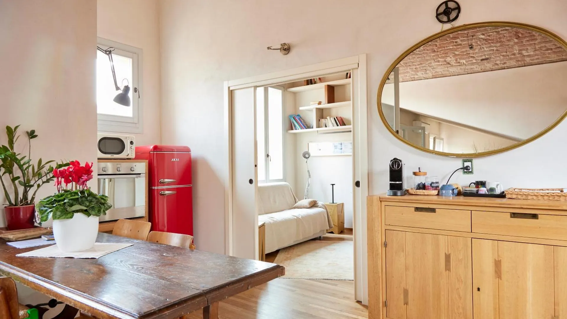 Bright And Peaceful Apartment In Historic Palazzo Bologna