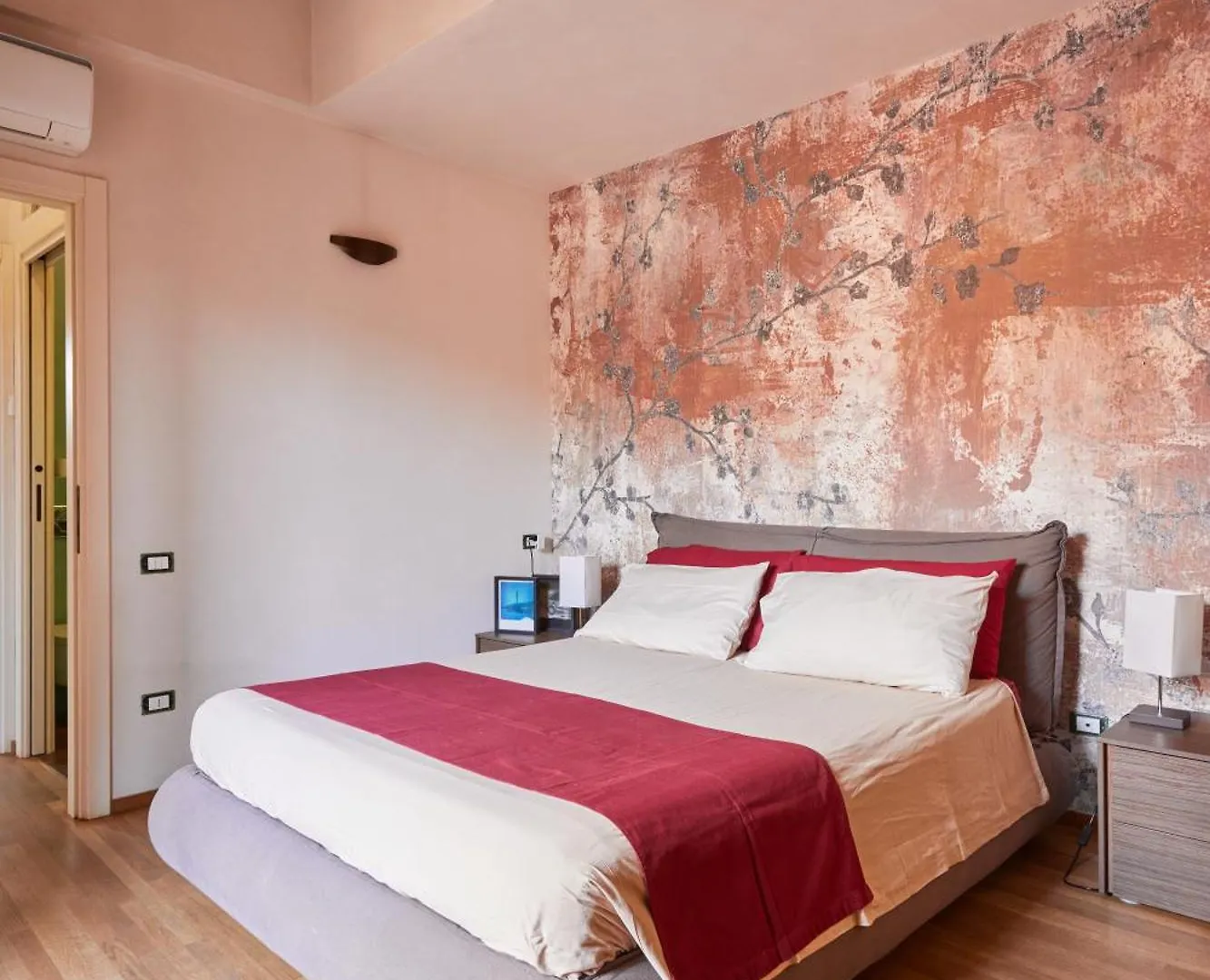 Bright And Peaceful Apartment In Historic Palazzo Bologna Italy