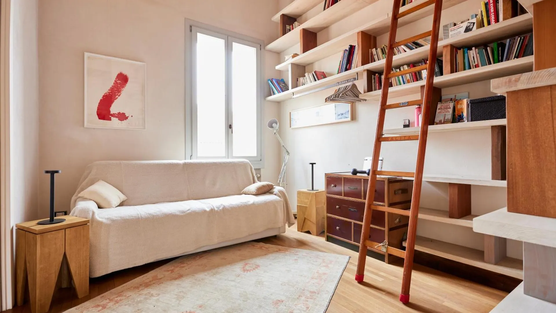 Bright And Peaceful Apartment In Historic Palazzo Bologna