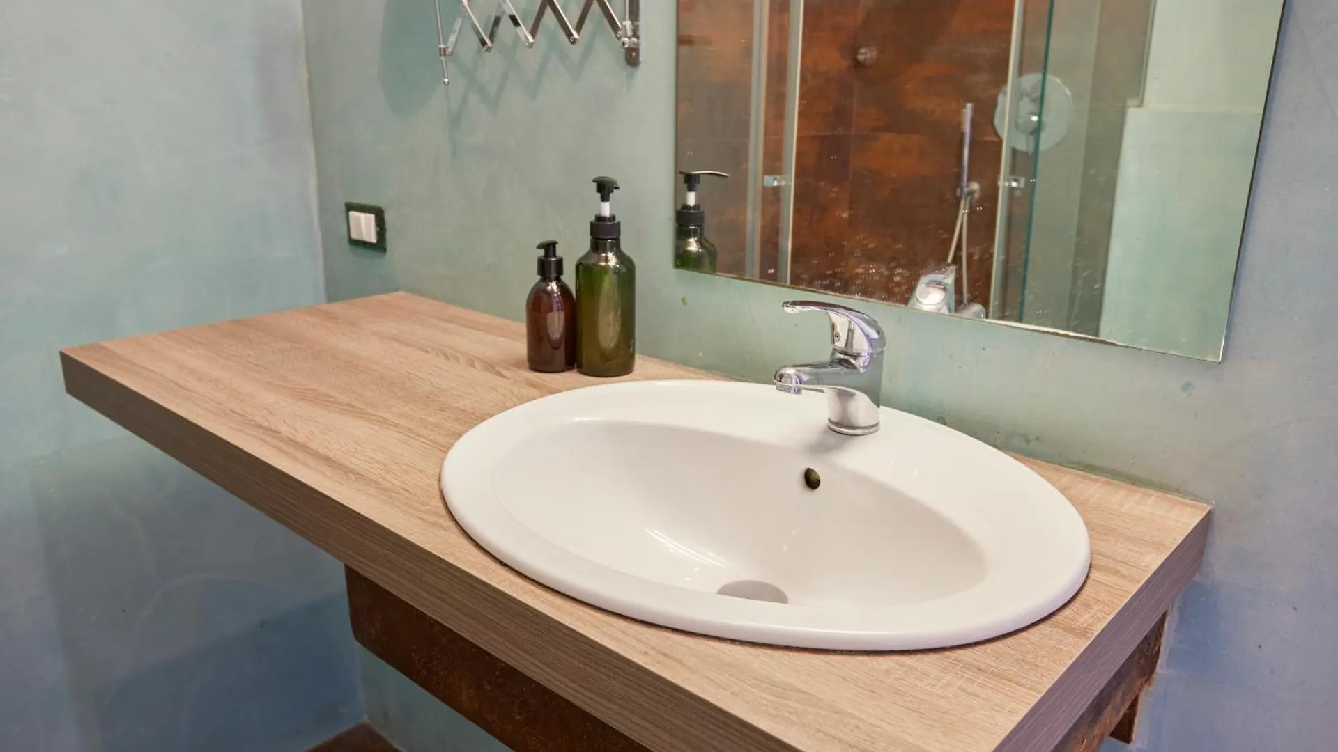 Bright And Peaceful Apartment In Historic Palazzo Bologna