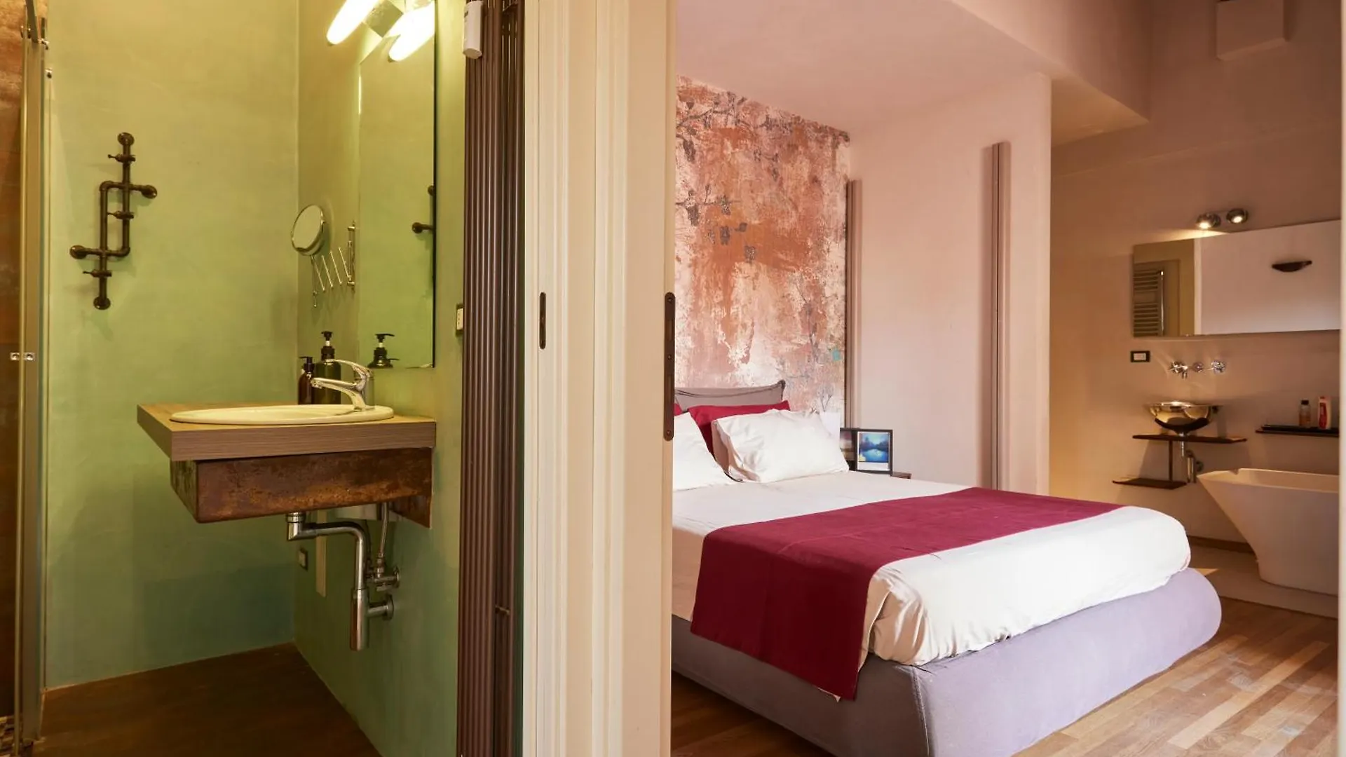 Bright And Peaceful Apartment In Historic Palazzo Bologna