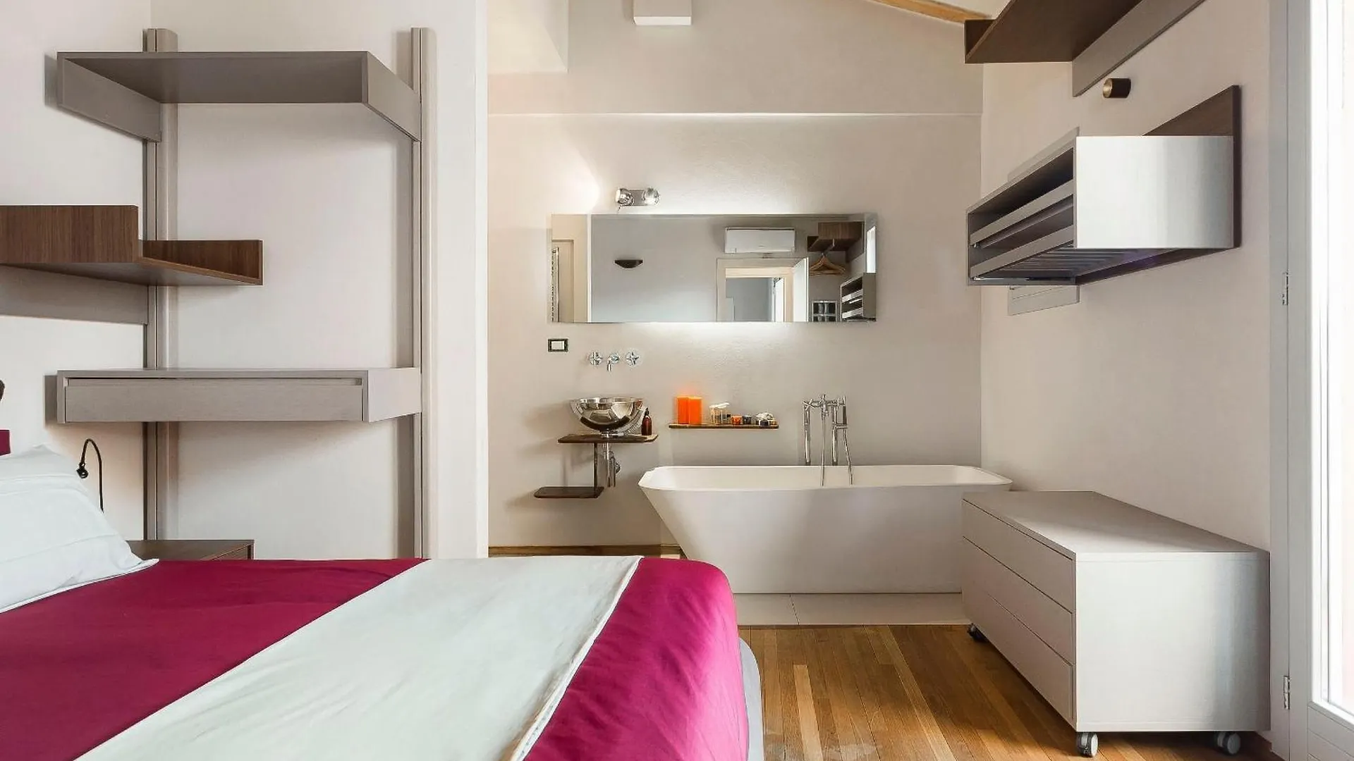 Bright And Peaceful Apartment In Historic Palazzo Bologna Italy