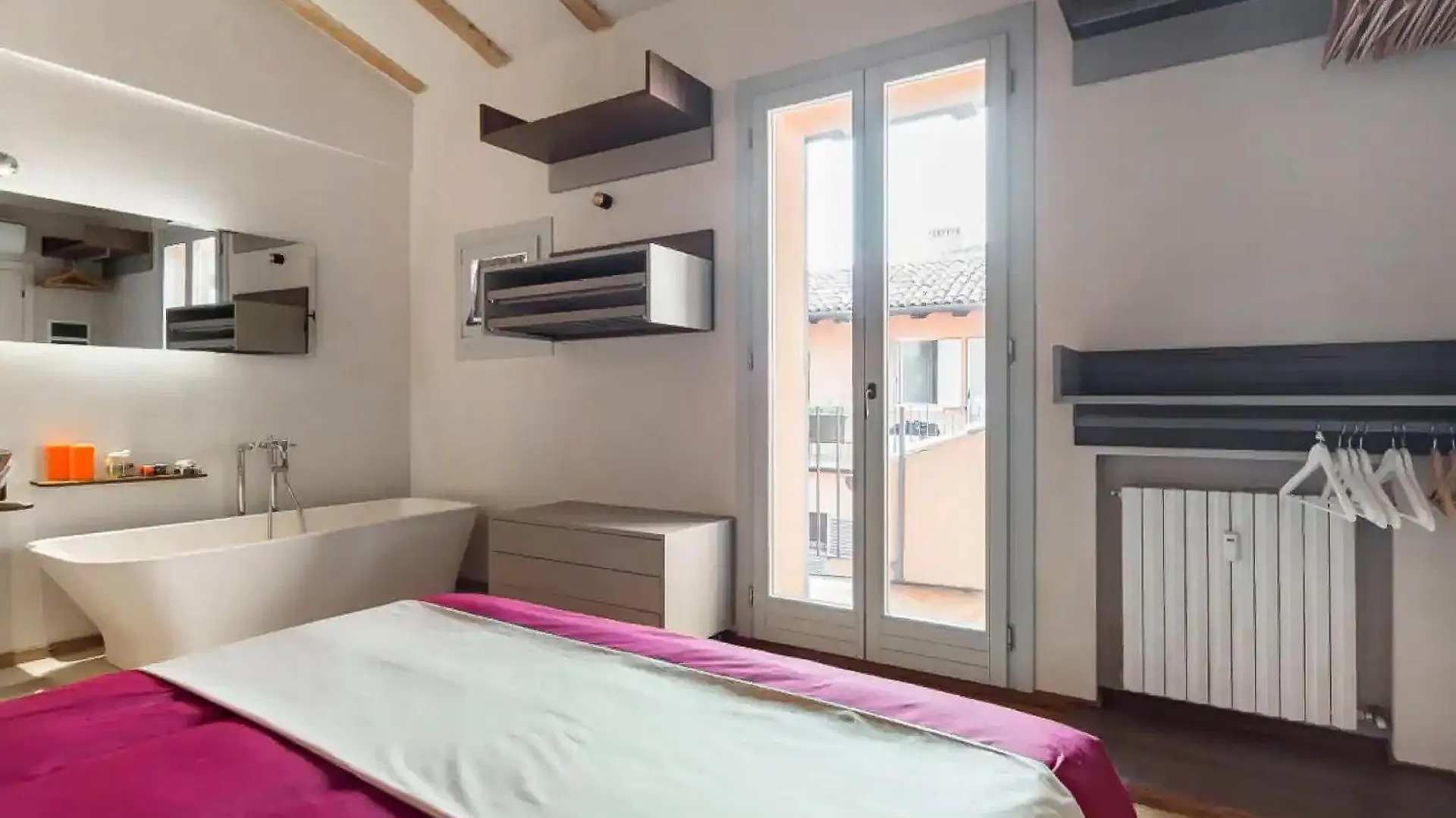 Bright And Peaceful Apartment In Historic Palazzo Bologna 0*,