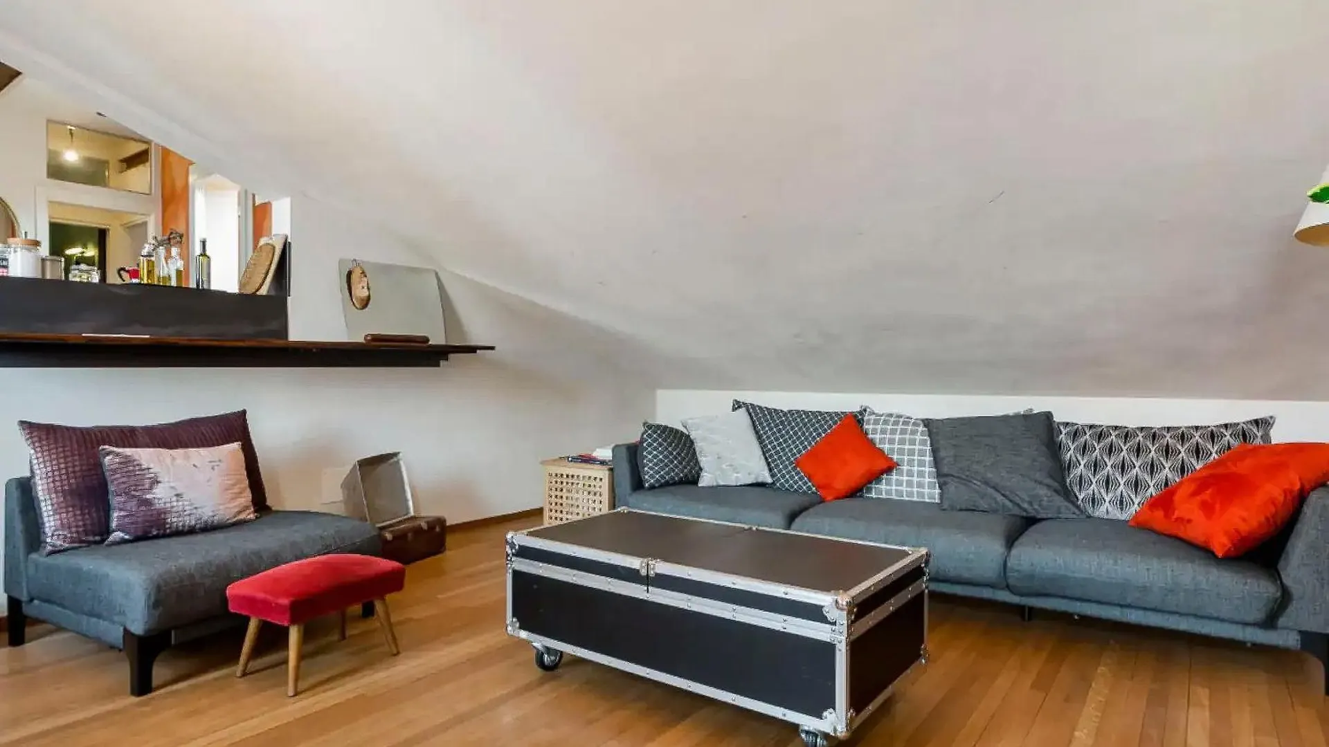 Bright And Peaceful Apartment In Historic Palazzo Bologna Italy