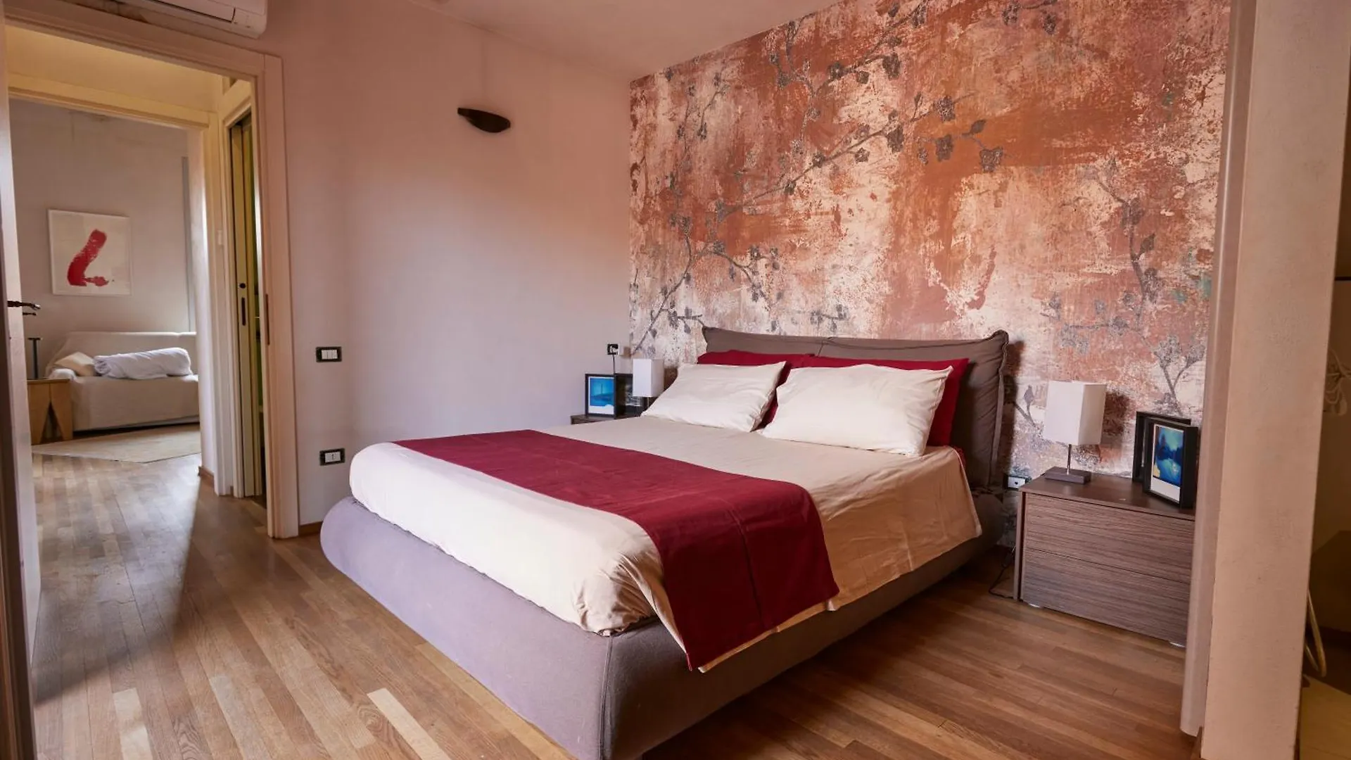 Bright And Peaceful Apartment In Historic Palazzo Bologna