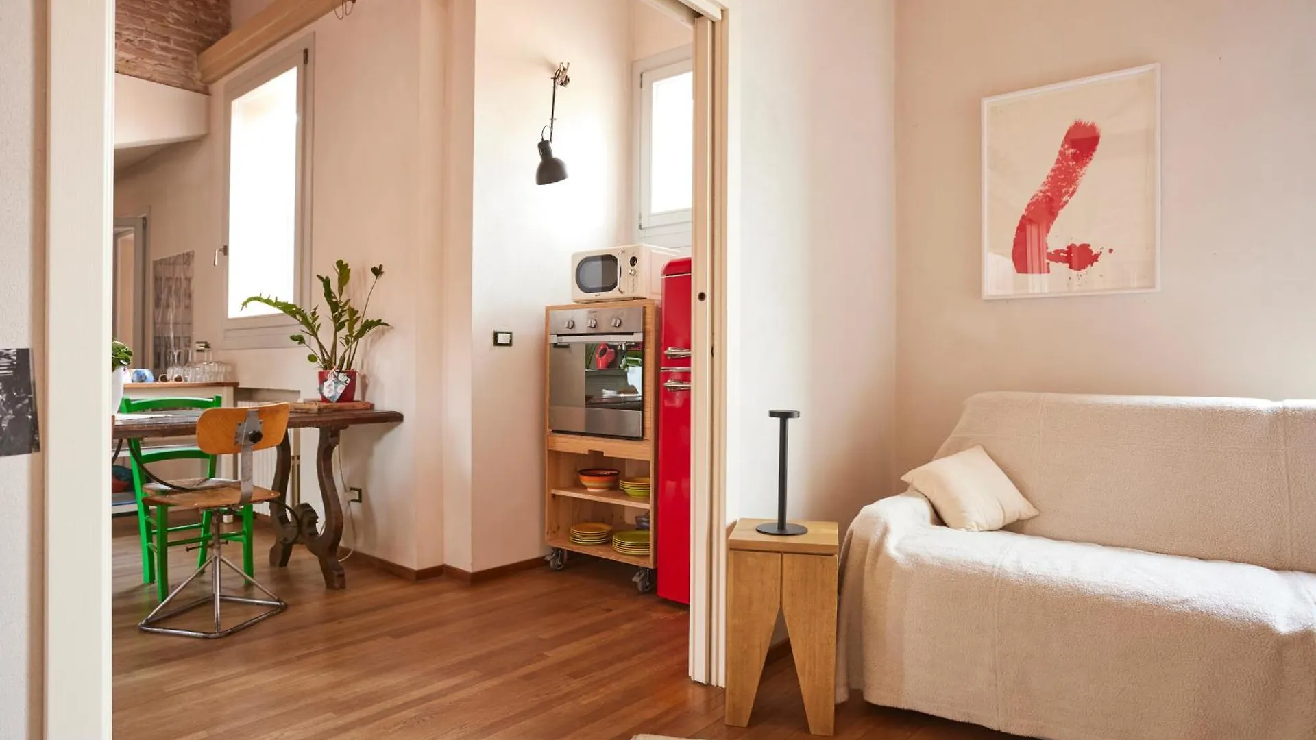 Bright And Peaceful Apartment In Historic Palazzo Bologna