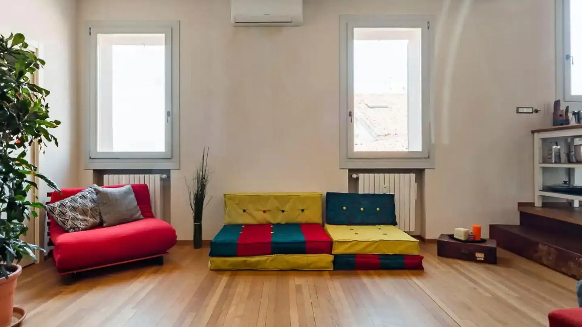 Bright And Peaceful Apartment In Historic Palazzo Bologna 0*,  Italy